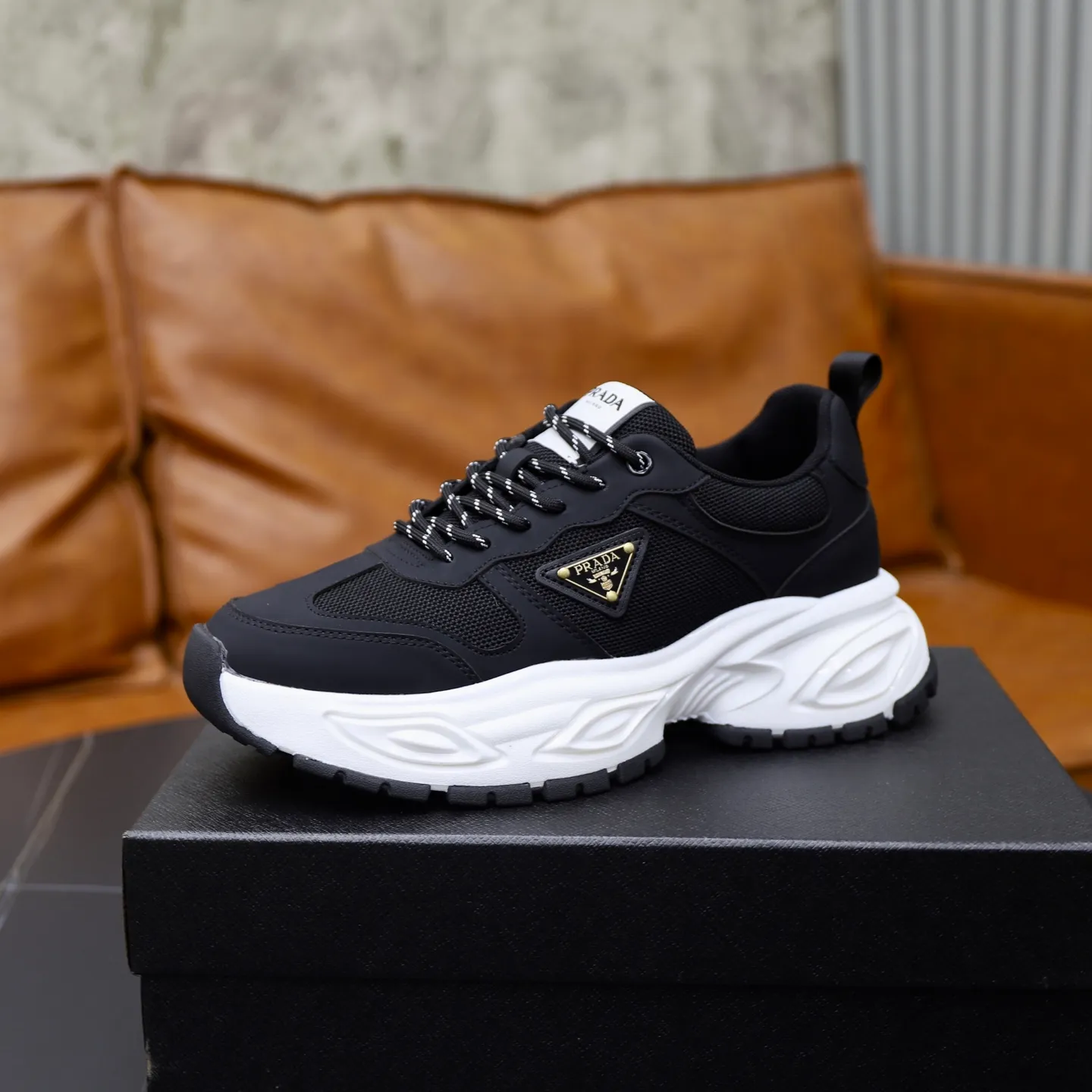 Ex-factory price: 462💰🙅‍♂️🙅‍♂️🙅‍♂️ Brand: PRADA Standard code: 38-44 (45 customized) Grade: Same as the official website Material: Original material splicing Comfortable and breathable lining Lightweight and wear-resistant sports outsole Style category: Men's fashionable casual shoes Running sneakers Distinguished luxury brand elements Top luxury Color: actual picture color